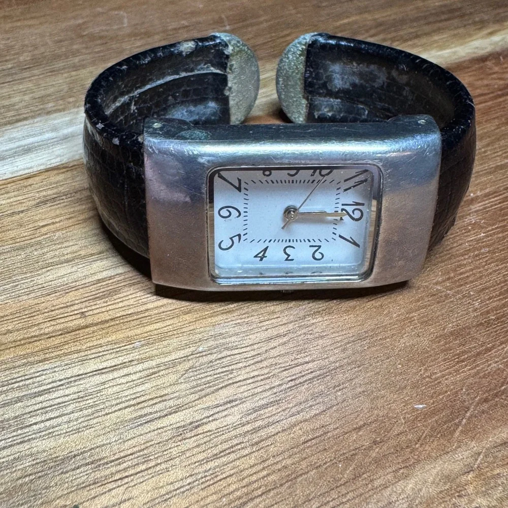Vintage Silver Tone Rectangular Cuff Watch Black Textured Band 82597TC S36-07
